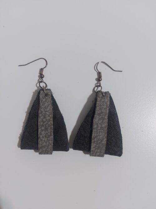 Grey triangular shape leather earrings.