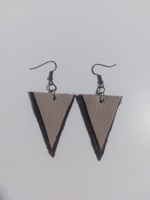 Charcoal & cream triangle shape leather earrings.